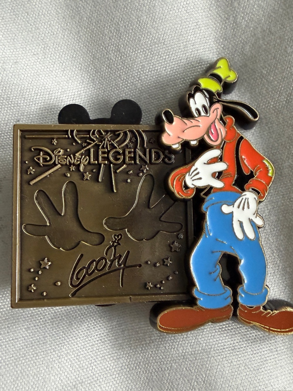 Disney | NWOT Goofy DEC Legends Pin